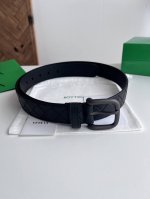 Bv 2025最新款男士编织腰带 纯手工Intreccio大格子编织 双面意大利小牛皮搭配真空枪色针扣 宽体大针搭配扁孔设计尖尾 皮带宽度35Mm 颜色: 灰色