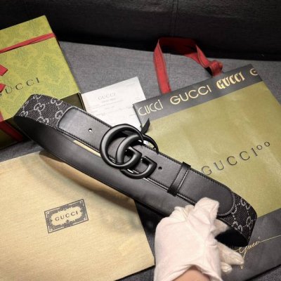 特 宽4.0Cm Gucci 每一季，品牌标识都会吐故纳新，于经典之中融入新意。在这款腰带上，经典Gg标识以亮眼之姿生动呈现，与双G造型配件相得益彰