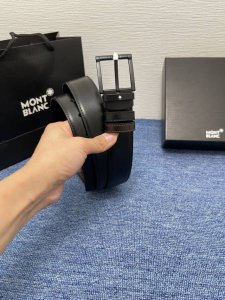 品牌 万宝龙 550 描述 双面原版皮，这款饰有带扣的腰带配以水牛皮衬里，覆以Monogram 牛皮。展现细腻的品牌特质，是牛仔裤的理想配件 字母带扣；3 5宽
