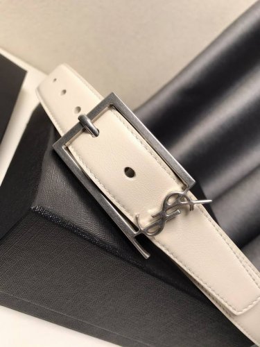 -圣罗兰Yvessalntlaurent专柜同步！宽度3.0Cm 采用进口小皮、皮纹细腻柔软！时尚潮流、随意搭配休闲仔连衣裙
