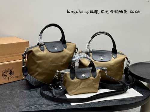 Longchamp珑骧 尼龙布购物袋Tote托特包 饺子包 干干净净 简简单单 搭配休闲风的穿搭 舒适又有活力 尺寸30*15*24 24*15*20 15*9