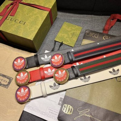 特 古奇 宽4.0Cm Supreme帆布是品牌的一款经典面料，经不同配色组合以及现代和经典设计演绎后，在《古驰爱的进行曲》全新时装系列中大放异彩。该款帆布灵感