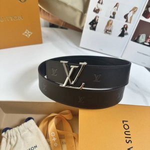 L驢家今季新品 男士原單腰帶 寬度40毫米 雙面進口頭層小牛皮絲印圖案Logo設計 搭配經典款五金 可雙面佩戴 適合沈穩低調的男士使用