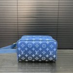 Louisvuitton 路易威登 Lv印花洗漱包袋 手拿包 化妆包 经典百搭 实物拍摄 原厂原版面料 配送防尘袋 礼盒 12 X 22 Cm。