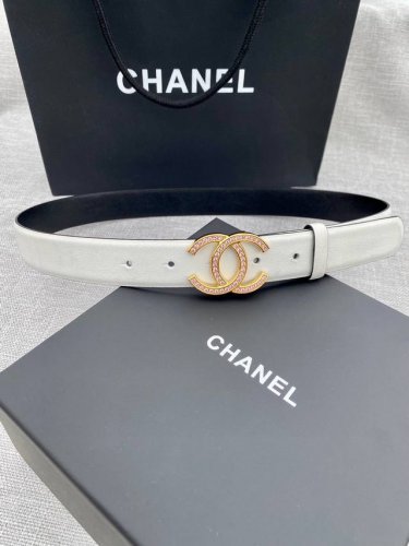 特 宽度3.0Cm Chanel 香奈儿 女士腰带皮带新款柔软的内衬进口小牛皮搭配精品镶钻钢扣金 银色扣。