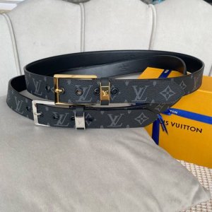 Louis Vuitton 海外原單代購級別 老鼠貨 寬度35毫米 編碼m0042 小牛皮內襯和烤漆針扣設計 孔位由5個 純銅烤漆 飾釘組成 充分展現皮帶的優雅