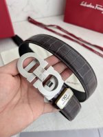品名：Ferrgamo..菲拉格慕·腰带自动带·皮带P210 型号：自动扣，纯钢材质自动扣，头层牛皮，自动带身 材料：百分百头层牛皮，保证真皮。24K纯钢扣专柜
