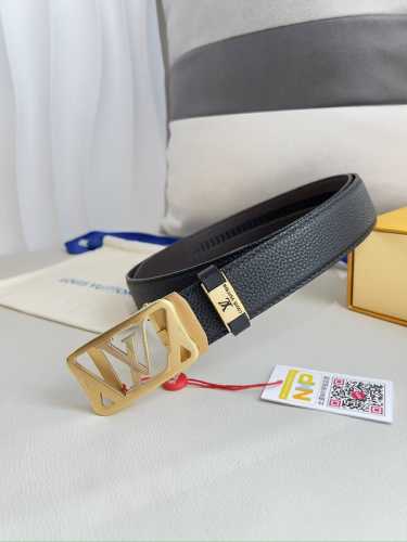 品名：Lv..路易..威登 腰带原单自动带 皮带 型号：自动扣，纯钢材质自动扣，头层牛皮自动带身，实物拍摄 材料：百分百头层牛皮，保证真皮。24K纯钢扣，永不掉