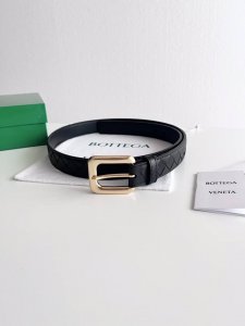特 Bv 新款女士编织腰带 纯手工Intreccio大格子编织 双面意大利小牛皮搭配复古金色针扣 宽度25Mm 颜色: 黑色 黑色