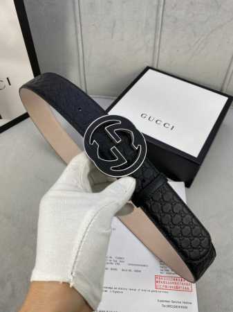 宽度4.0Cm Gucci 互扣式双G钢扣腰带，采用热压印技术的Gucci Signature皮革精制而成，触感厚实，印花图案清晰分明。 - 点击图像关闭
