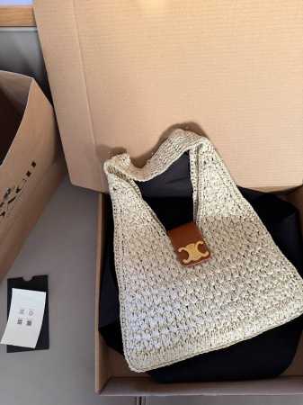 配盒 Size：40*26Cm Celine 拉菲草 草编包 一直很喜欢的包 颜值超级在线哦 越背越顺手 - 点击图像关闭