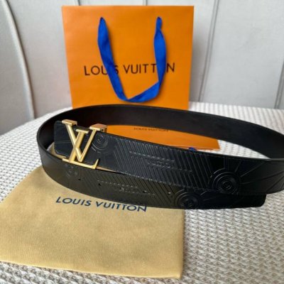 寬度：40Mm Lv Pyrmide Truck L Oeii雙面腰帶 驢家 海外原單代特供 面為進口小牛皮壓飾有標誌性品牌圖案效果工藝 原廠配色柔軟小牛皮底