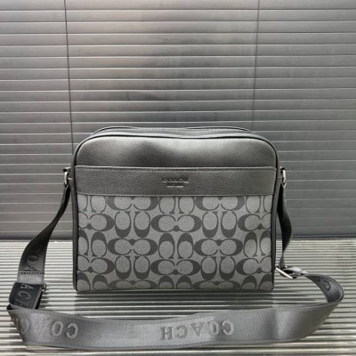 Coach 蔻驰 Charles 单肩斜挎包 经典Logo搭配原厂工艺材质 休闲百搭 实物拍摄 原版面料 配送防尘袋 28 X 24 Cm。