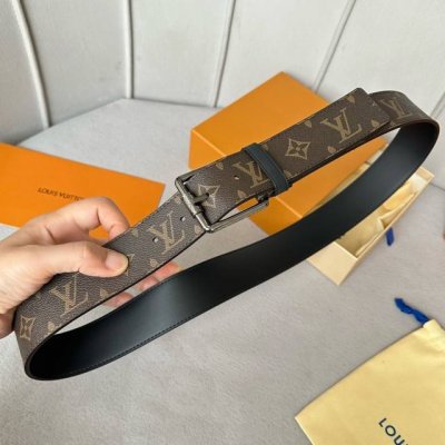 特 寬：40mm 驢家新品 Nigo新品限量版 專櫃有售新品男士系列 專用訂做面料搭配原廠純黑色小牛皮 針扣款式設計搭扣 雙面用 兩種佩戴方式潮男必備款！