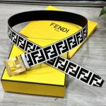 特 Fendi 芬迪 宽38Mm 标志造型宽皮带。原版定制F扣，进口原版小牛皮制成。印有浮雕黑Ff 图案。镀金表面金属制品，品质保证。