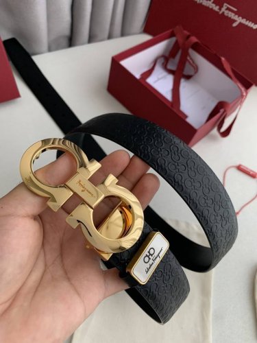 品名：菲拉格慕原单 .0 型号：挂扣，原版经典扣头，实物拍摄，头层牛皮 材料：百分百头层牛皮，保证真皮。24K纯铜扣双面可用专柜同等质量，带身压经典花纹， 送人