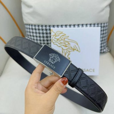特 品牌：美人 进口小牛皮，手感细腻柔软。搭配纯钢自动精品扣，内穿式男士必备！宽度：3.5Cm