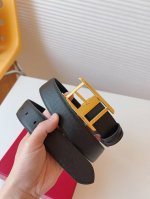 特 Cartier卡地亚凭借匠心杰作展现与众不同的美感，融合精湛工艺与经典设计，演绎隽永风格；潇洒不羁，果敢独立！此款式易搭配服饰；休闲正装两相宜。皮带宽度：3