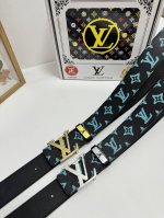 品名：Lv..路易..威登 材质：原单牛皮腰带 百分百头层牛皮腰带保证真皮，24K纯钢扣，专柜原单品质、做工精细，时尚大牌，送人自用首选 包装： 请认准如图专柜