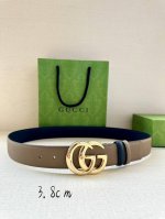 宽度4.0Cm Gucci系列，品牌标志性的双G原单钢扣标识经重新诠释后，以光彩夺目的金色调呈现在这款手掌纹腰带上。