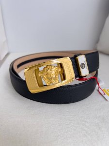 品名：范思哲.Versace.皮带腰带自动皮带 型号：自动带，纯钢材质经典人头自动扣，图片实物拍摄 腰带：百分百头层牛皮，自动带身，保证真皮。24K纯钢扣永不掉