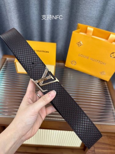 特P190 顶级复刻 【Louis Vuitton】：纯钢精品雕花，经典原单品质，配小米格进口牛皮，精工制作，细节看图，实物拍摄，宽度4.0Cm