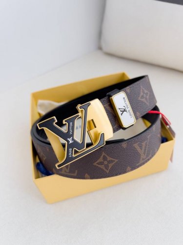 品名：Lv..路易..威登 腰带原单自动带 皮带 型号：自动扣，纯钢材质自动扣，头层牛皮自动带身，实物拍摄材料：百分百头层牛皮，保证真皮。24K纯钢扣，永不掉色