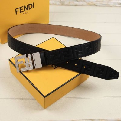 特 FENDl 芬迪 宽38MM 标志造型宽皮带。原版双F尾夹旋转扣，进口原版小牛皮制成。印有浮雕黑FF 图案。镀金表面金属制品，品质保证。