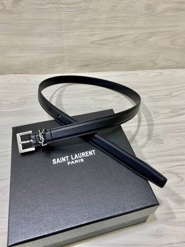 特 Ysl 原单20Mm 带身采用双面头层牛皮，专柜同款，新款专用，扣头采用精品纯铜针扣，正品开版。专营专柜款！
