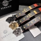 特 P190 范思哲 宽4.0㎝ 新款 双面腰带采用优质Saffiano皮革制作，并饰有Bondage印花，散发品牌深厚的传统底蕴。腰带配有一枚3D美杜莎腰带扣