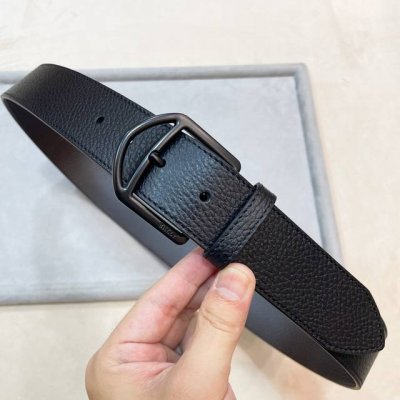巴、利经系列新品腰带，采用小牛皮材质，完美搭配手工车线，经典配色，可搭配商务西装或更为休闲的造型 双面原版皮 上蜡小牛皮腰带，搭配小牛皮内衬
