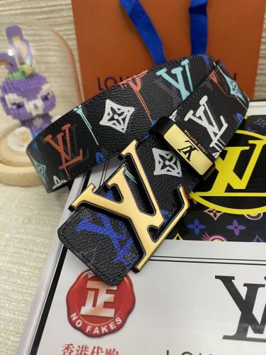 品名：Lv..路易..威登原单 材质：原单牛皮腰带 百分百头层牛皮腰带保证真皮，24K纯钢扣，专柜原单品质、做工精细，时尚大牌，送人自用首选 包装： 请认准如图