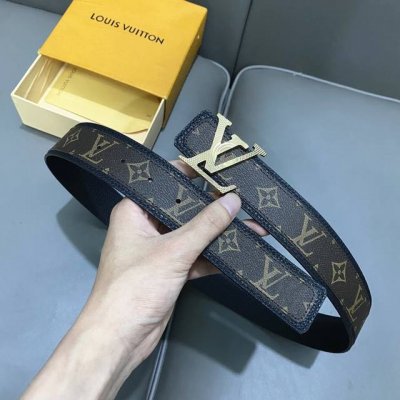 特 寬度：40Mm 男士最新頂級原單腰帶 此款腰帶雙面可用 搭配新款316鋼搭扣 雙面選用進口原廠Togo荔枝 與專櫃一致 以一當二