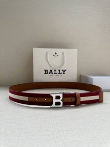特 P200 3.4宽 这款 B Buckle 腰带以合成织物制成，采用双面设计，反面并饰有 Bally Stripe 细节 土黄底