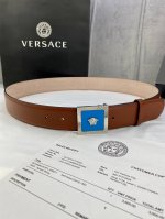 宽度4.0Cm Versaec 饭范思哲 此款时尚平纹腰带由柔软的小牛皮革制成，饰有立体美杜莎搭扣。