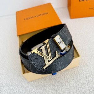 品名： Lv..路易..威登腰带皮带原单 型号：挂扣，经典纯钢材质镶钻挂扣，头层牛皮，图片实物拍摄 材料：头层牛皮，挂扣系列，纯钢材质扣头，钯镀电镀工艺永不掉色