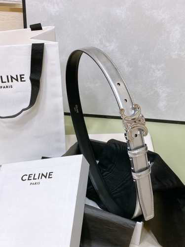 特 Celine 24中号triomphe Taurillon皮革腰带 青铜色 Taurillon.中腰，银色饰面金属件、亮面牛皮腰带 咖啡色！Triomphe