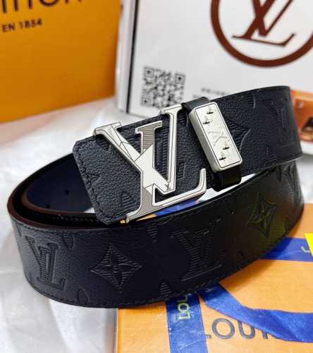 皮带：Lv..路易..威登顶级复刻. 腰带：原单品质百分百头层牛皮，保证真皮。雕花镂空工艺.真空电镀.永不掉色.24K纯钢扣头层小牛皮荔枝纹双面两用专柜同等质量