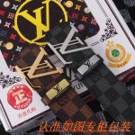 品名：Lv路易斯登原单 材料：百分百头层牛皮，保证真皮。专柜原单品质、做工精细，送人自用首选 包装： 请认准如图专柜包装，赠送打孔器，银联发票，宽度3.8Cm