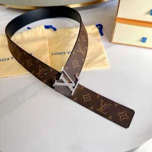 Lv 路易威登 全套包装 40Mm宽度 正品一体铸造五金钢扣，原厂皮料 双面原厂定制面料，可双面使用！区别市场货
