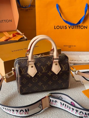 复刻版 牛皮 全钢 Lv Speedy 20枕头包 Lv 新款系列 City Keepal手袋,全网首发 Lv Speedy Nano 枕头包这款Retiro