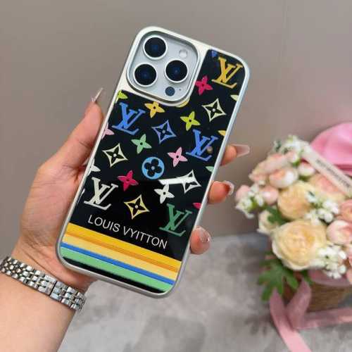 Lv新品手机壳 新工艺鎏金工艺玻璃壳 电镀玻璃磁吸手机壳 型号 为了不出现报错型号 请打开本机查看手机设置显示的型号 iphone16pro Max 6.9 i
