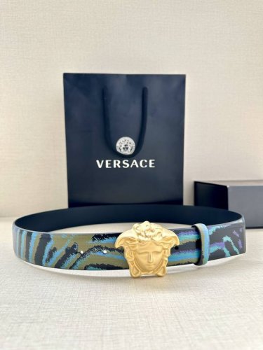 宽度3.8Cm Versace 皮带，配有立体La Medusa双面搭扣，一面饰有Barroco印花。 La Medusa搭扣 腰带环 底面料：100%牛皮