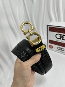 品名：菲拉格幕 原单 材质：原单牛皮腰带 百分百头层牛皮腰带保证真皮，24K纯钢扣，专柜原单品质、做工精细，时尚大牌，送人自用首选 包装： 请认准如图专柜包装赠