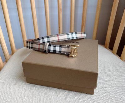 Burberry巴宝莉专柜同步上新意大利制腰带 精美装饰Burberry格纹图案 搭配呈现Tb专属标识造型的饰牌搭扣 宽:2.0Cm 精致优雅