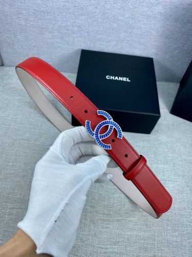 宽度3.0Cm Chanel 香奈儿女士腰带皮带新款柔软的内衬进口小牛皮搭配精品镶钻钢扣金 银色扣。