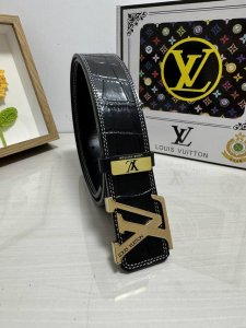 品名：Lv..路易..威登 材质：原单牛皮腰带 百分百头层牛皮腰带保证真皮，24K纯钢扣，专柜原单品质、做工精细，时尚大牌，送人自用首选 包装：