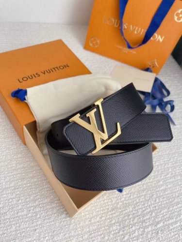 l0Uis Vuitt0N Lv 男士专柜品质掌纹腰帶 寬度40毫米 配置精钢字母搭扣 扣头可随意搭配 ～双面小牛皮设计 皮质柔软 手感细腻舒适