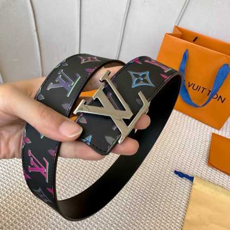 原版包裝 L0Uis Vuitt0N 今季新品 男士原單腰帶 寬度40毫米 雙面進口頭層小牛皮絲印圖案Logo設計 搭配新款五金 可雙面佩戴 適合沈穩低調的男士 - 点击图像关闭