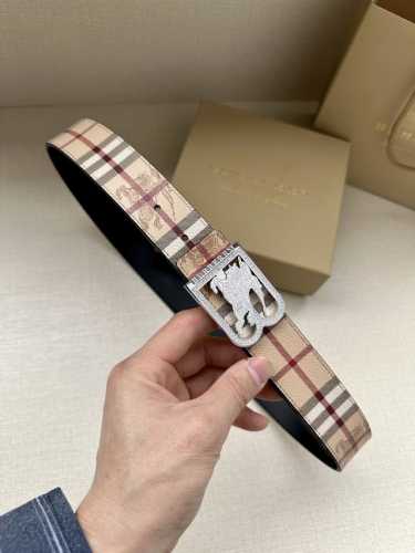 特 巴宝莉 3.4宽 原单质量，新款男士腰带 进口小牛皮皮带 平纹，精美施华洛水晶钻钢扣不褪色
